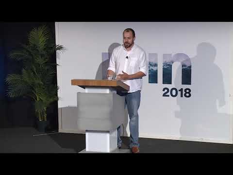 JOIN 2018 - Supporting Game Development with Looker and Redshift at WB Games