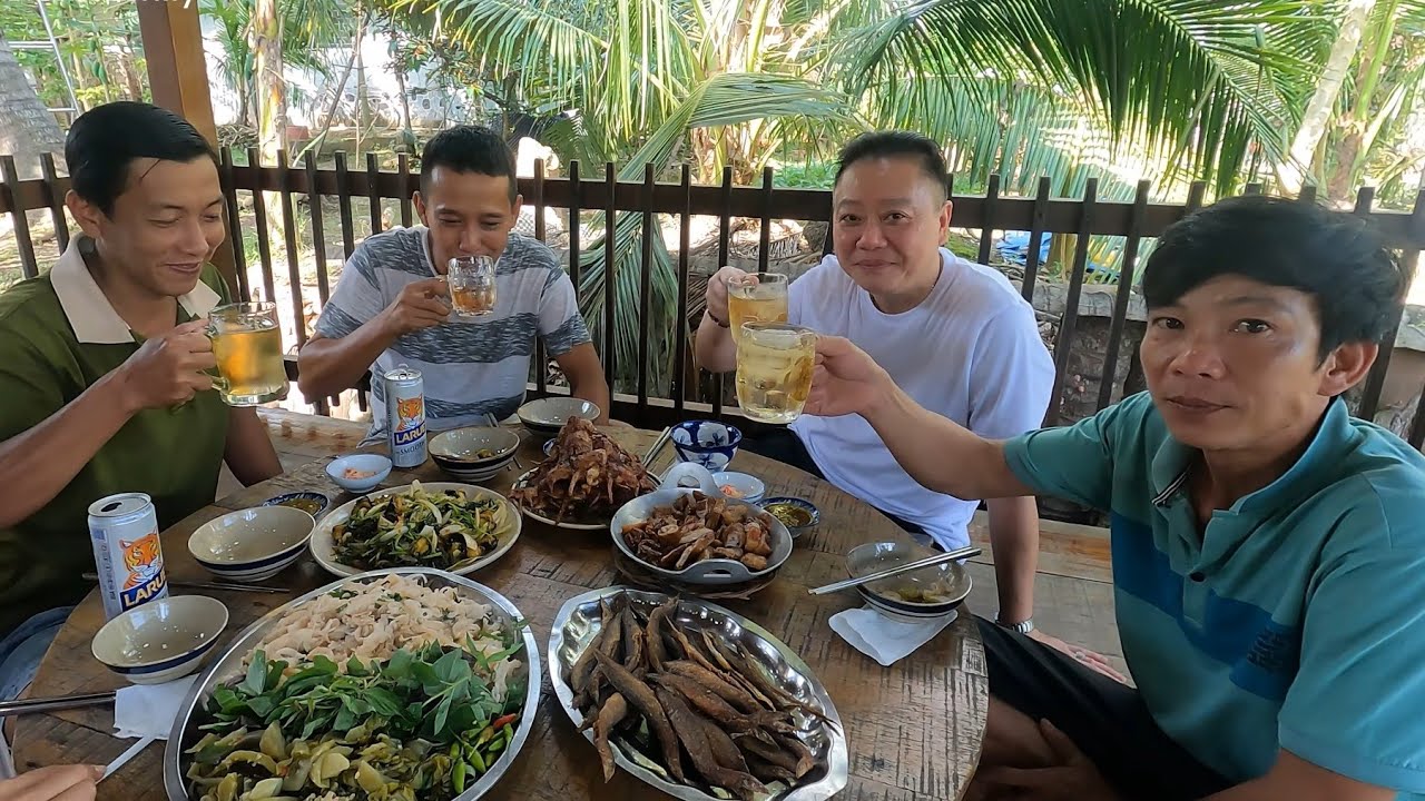 Ốc Bươu xào lăn, chuột nướng, cá chạch. Bửa giao lưu toàn món đồ đồng cùng Anh Liêm - Bin Đen Family