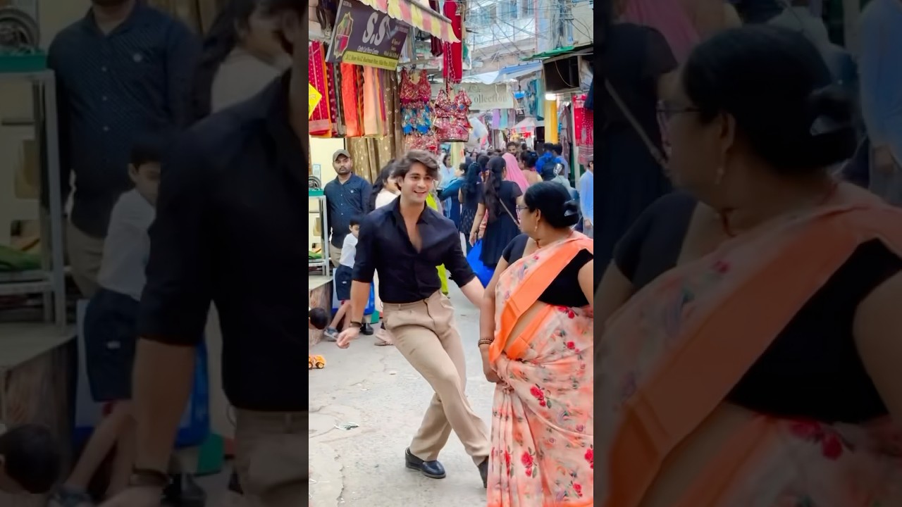 Aunty alag hi attitude me hai 😂 