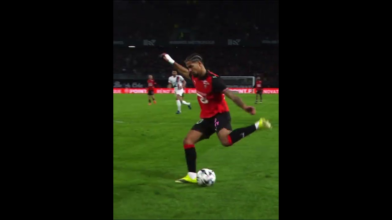 Perfect &Ouml;zil bounce from Ludovic Blas 😮&zwj;💨🇫🇷 #football #ligue1 #foot #sports #ligue1mcdonalds #soccer