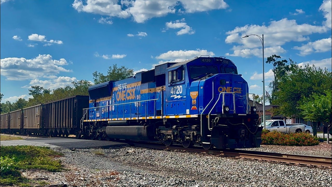 CSX E040-14 with CSXT ET44AH 3372 leading with the CSXT 4720 ONE CSX ...