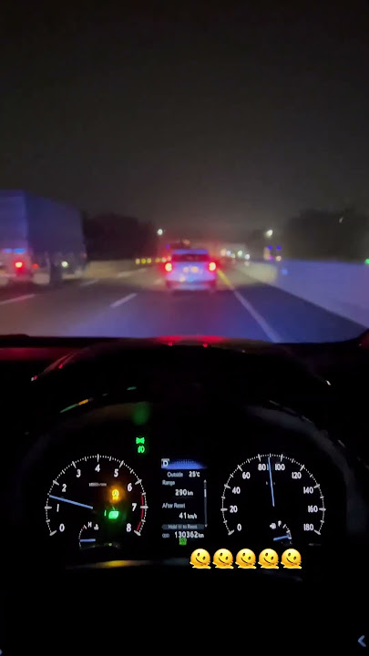 Nyetir mobil malam hari