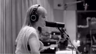 Video thumbnail of "Paramore - Burning Down The House"