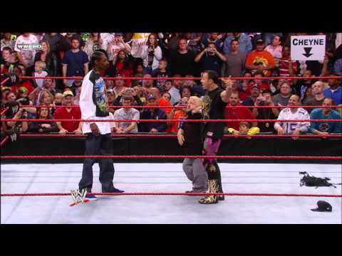 Snoop Dogg speart Chavo Guerrero: Raw, 19. Oktober 2009