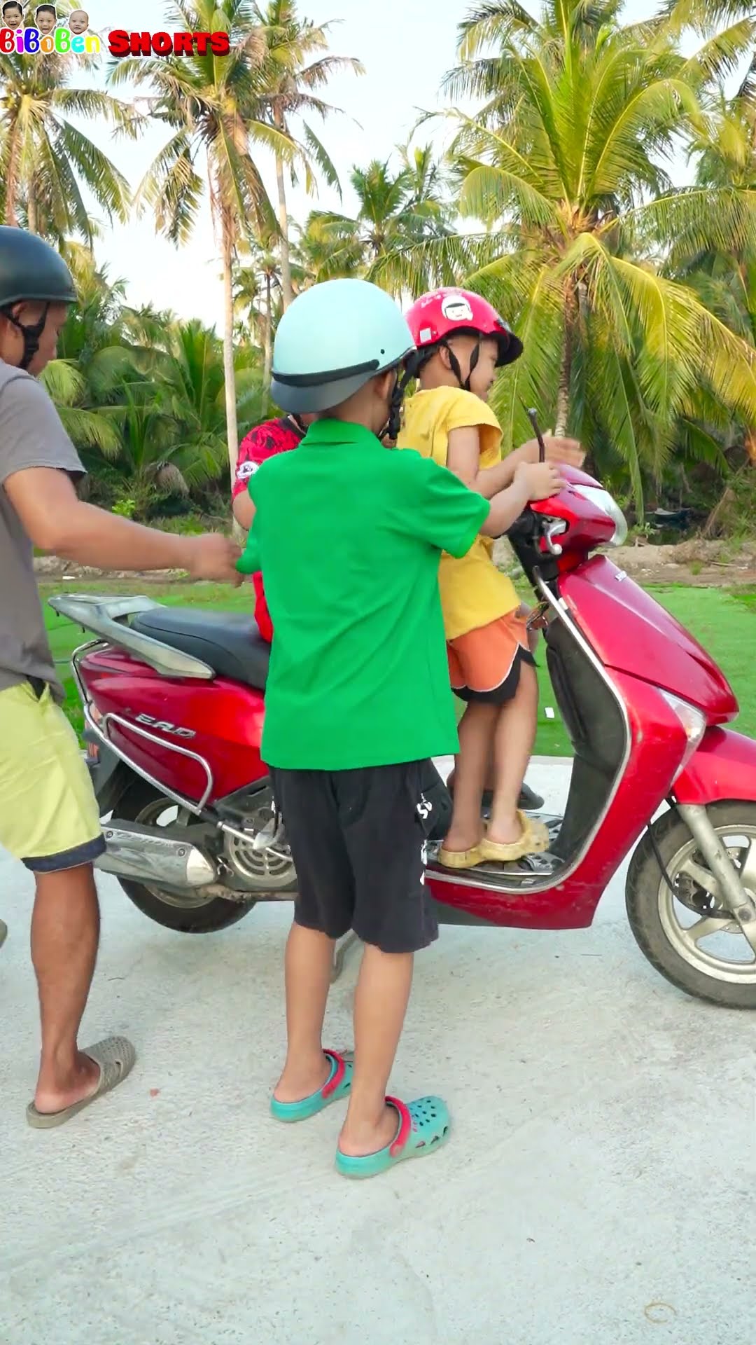 Comedy | A family of five but only one motorbike ??