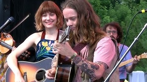 Molly Tuttle & Billy Strings "Billy in the Lowground" Grey Fox 2019