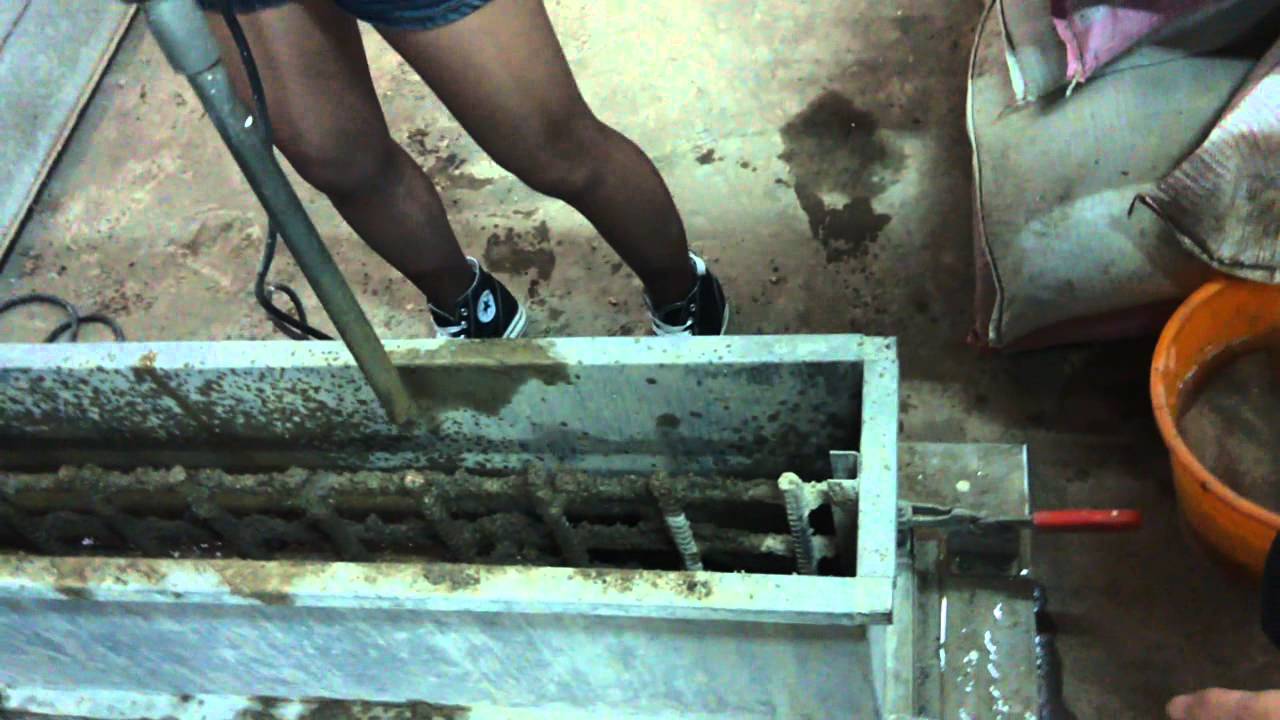 2014/4/23 明新土二甲老師示範混凝土丙檢03 - YouTube