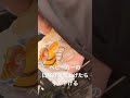 ロイヤルホストのよだれかけをつけた赤ちゃんがベビーカーの日除け傘をすぐに下げちゃう9カ月