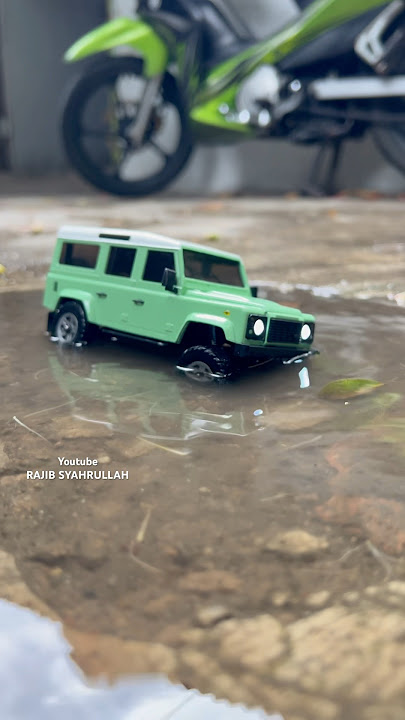 Stuck in the Water guys || Orlando hunter Defender 1/32 #flood #breakthrough #rccar