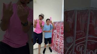 Mon frère a mis une piscine dans sa chambre 🛁😡