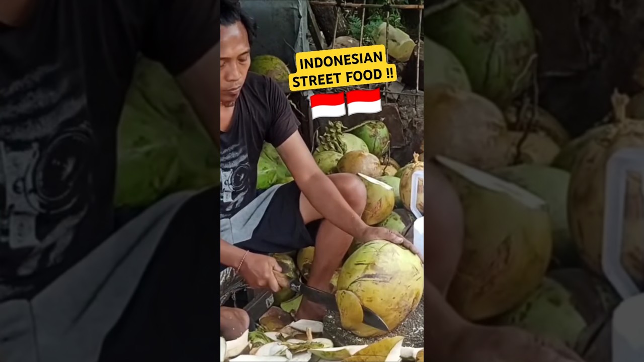 INDONESIAN STREET FOOD - COCONUT CUTTING PROCESS 🔥💙 