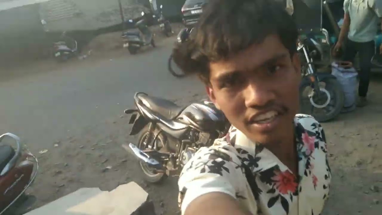 Me or Chakar  dono Bal katane Udhawa 😁