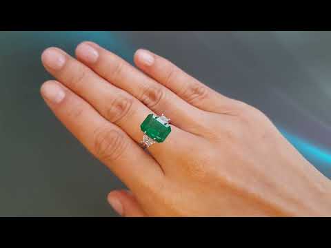 Intense Green emerald 4.51 carats in octagon cut, Zambia Video  № 4