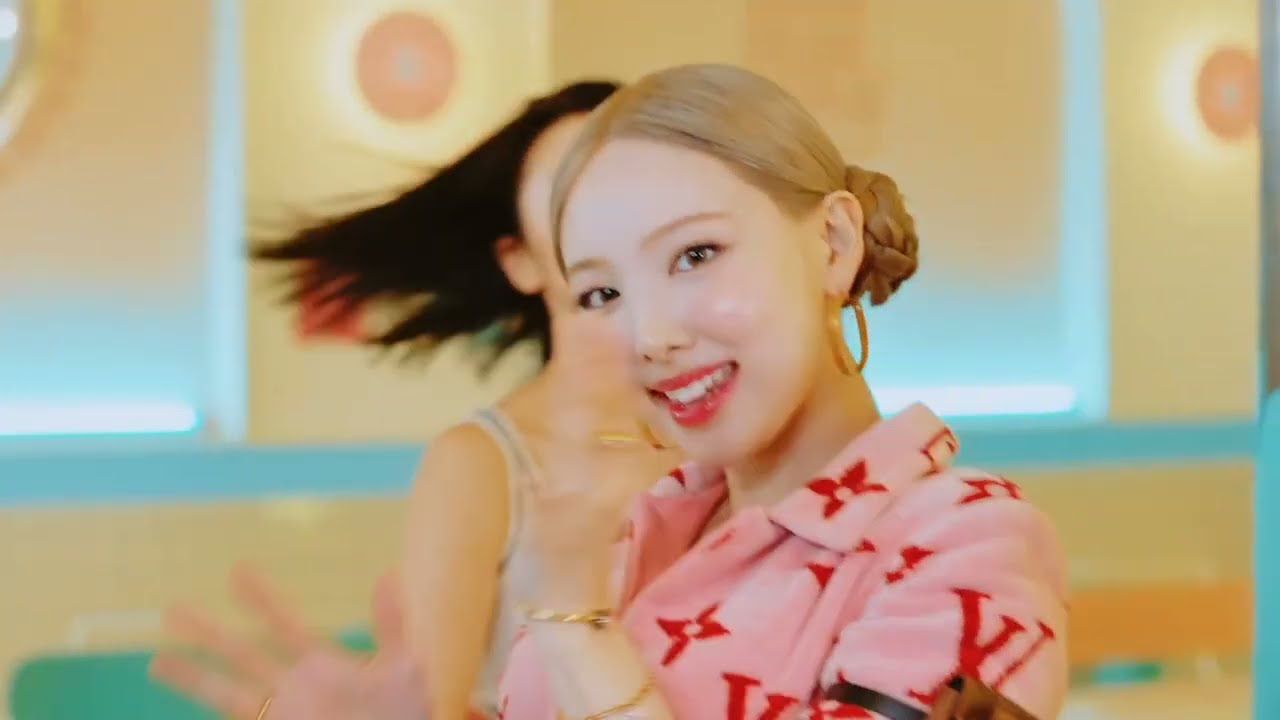 nayeon lv