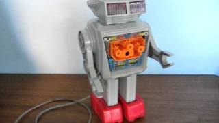 VINTAGE BATTERY/OP REMOTE CONTROL THE ATTACKER ROBOT JAPAN