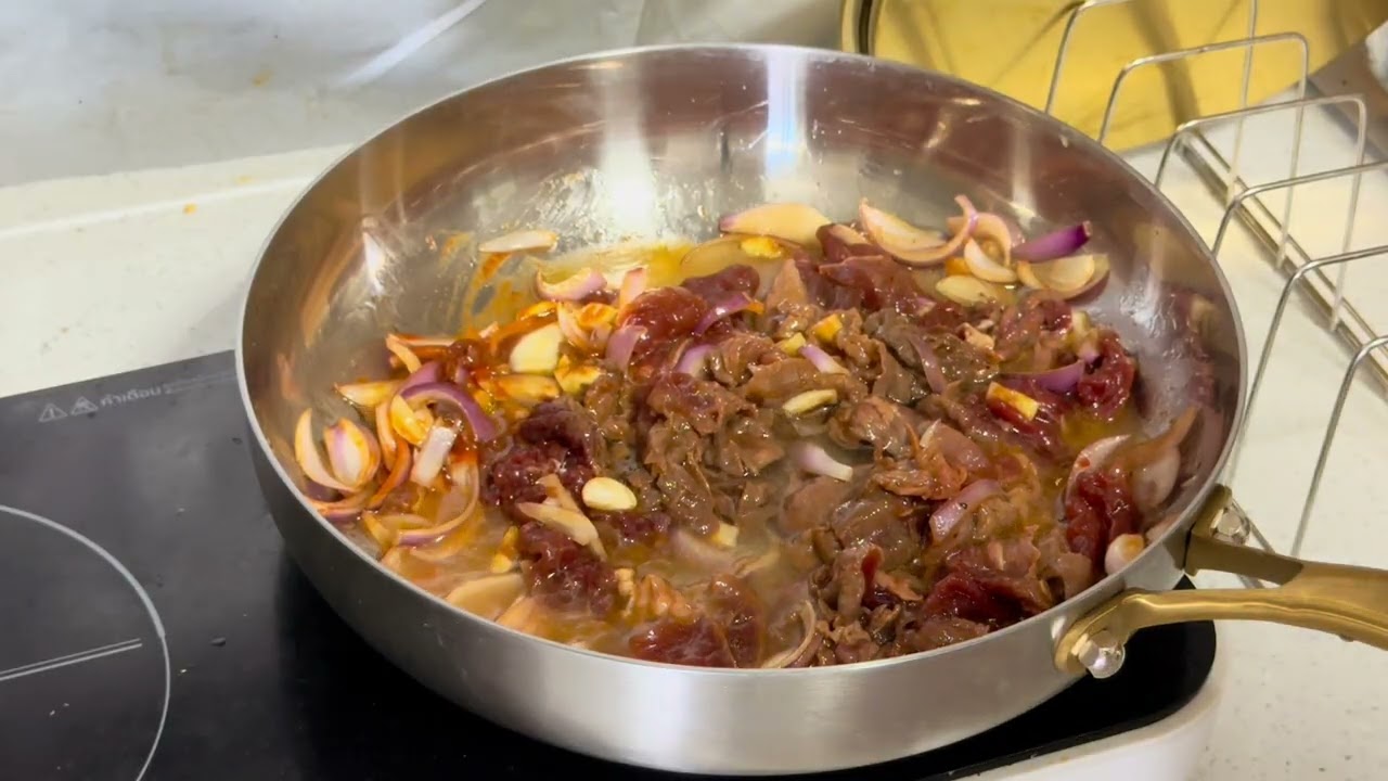 something warm before chasing dreams | beef bulgogi and spicy kimchi soup 🥢