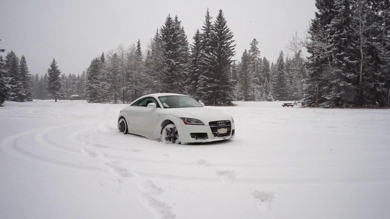 Audi TT 3.2 snow drifting 