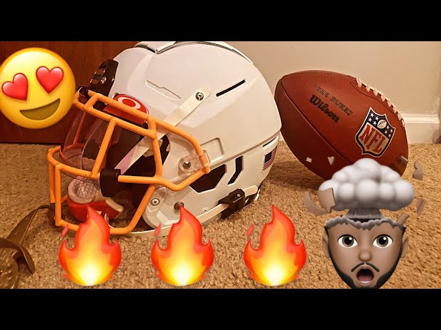 What Pros Wear: Alvin Kamara's Schutt Vengeance Z10 Helmet - What