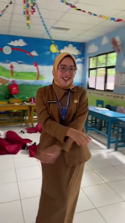 Pov : Guru SD pgen ikutan trend @Fujiiian #fyp #gurutiktok #gurumuda #merdekabelajar Endahwarsa02
