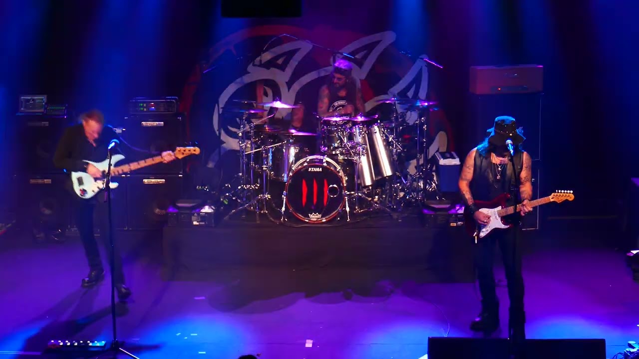 The Winery Dogs - Damaged-Mike solo-The Other Side