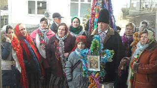 Ansamblul Cucoara colinda la primaria Ciulucani 2015 ......