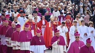 Gniezno: Odpustowa procesja ku czci św. Wojciecha. Nuncjusz wręczył krzyże misyjne nowym misjonarzom