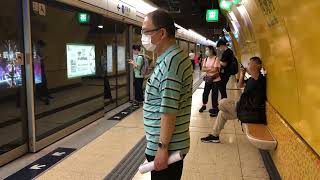 港島綫M-Train A111/A156到達西灣河站1號月台