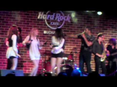 Brad Vee Johnson singing "Proud Mary" @ Hard rock ...