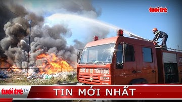 ⚡ NÓNG | Cháy lớn bãi chứa vải phế liệu rộng hơn 3000 m2 tại Tiền Giang