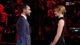 Paola Cortellesi con Marco Mengoni - Monologo sul bullismo - Laura & Paola 01/04/2016