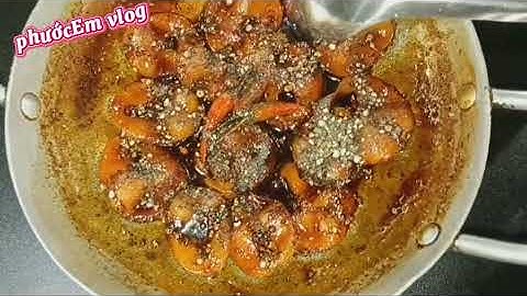 Bữa cơm hai món rau nhút nấu canh chua cá lóc kho tiêu