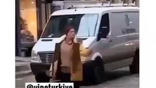 Birbirlerine El Hareket Çeken Iki Sayko