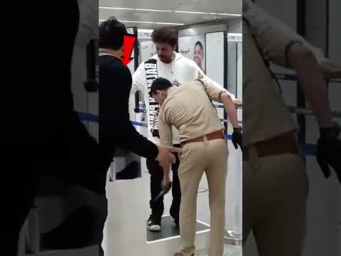 Srk Stoppped By Police At Airport | Shah Rukh Khan, Shorts Srk Shahrukhkhan