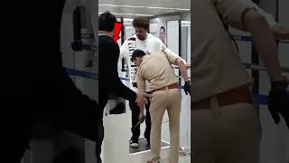 SRK Stoppped By Police At Airport | shah rukh khan, #shorts #srk #shahrukhkhan screenshot 5