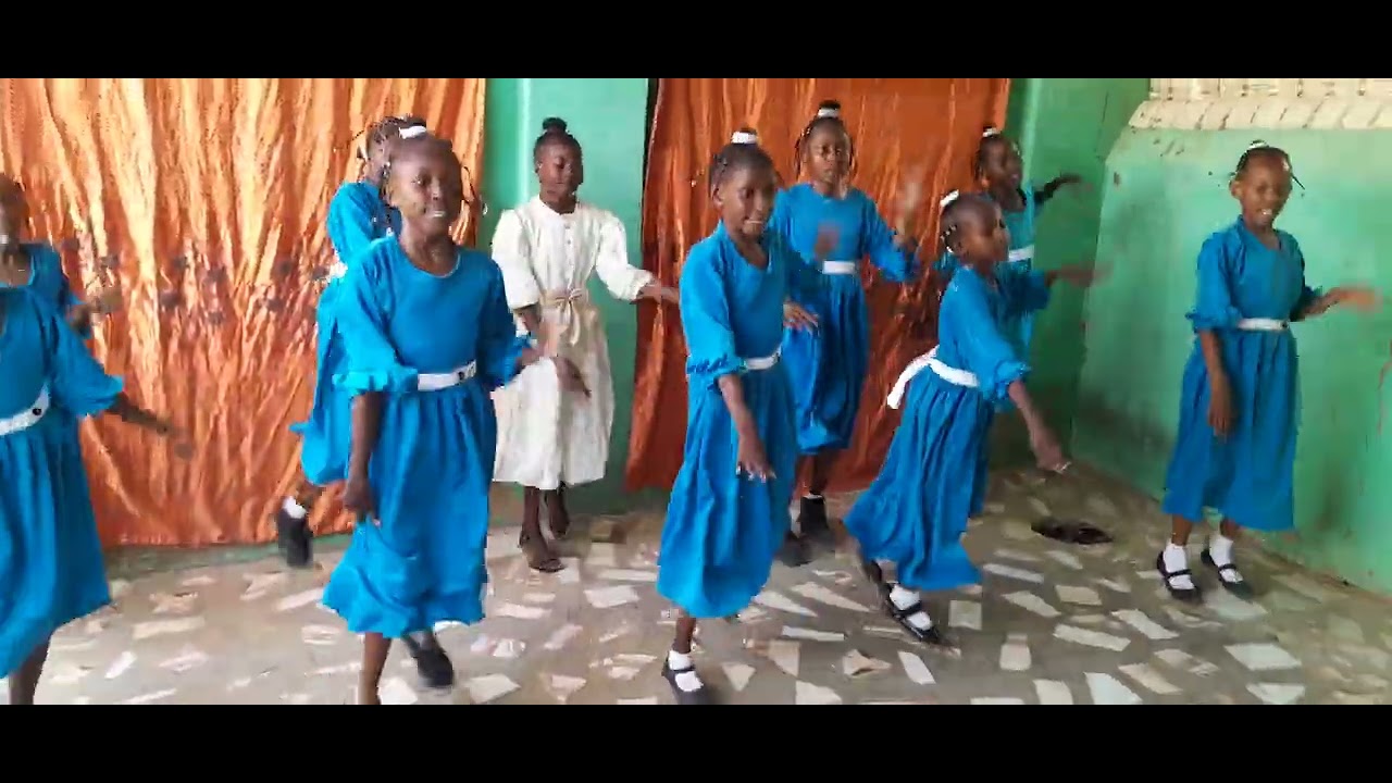 عرض استعراضي فرقة جواهر الإبداع