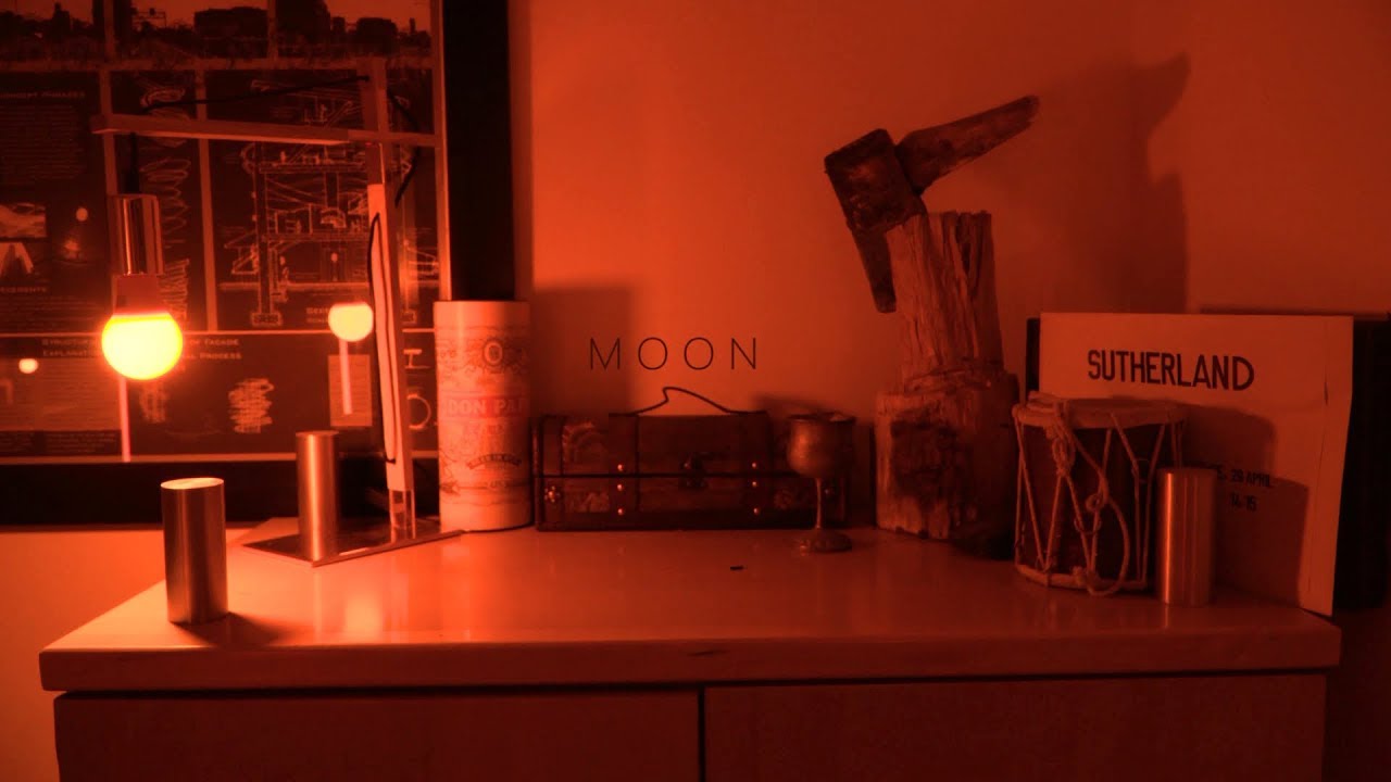 Sutherland | Moon auf YouTube ansehen Sutherland | Moon auf YouTube ansehen