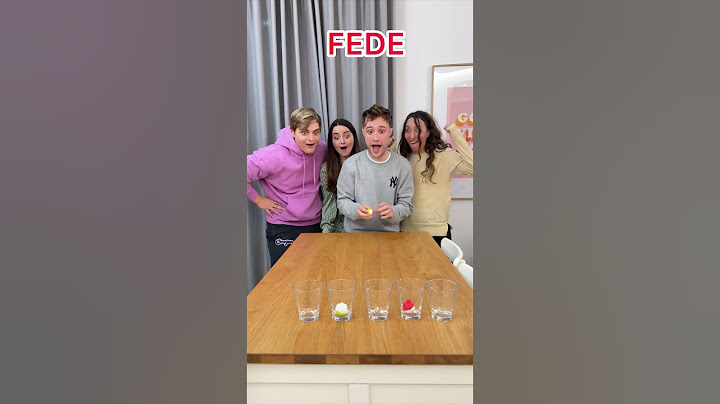 Dani e Robbi nuova challenge fai centro nella tazza con le palline con i nostri amici! #shorts