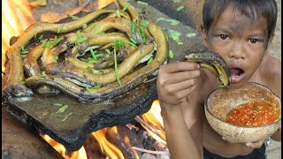 Primitive Technology - Eating delicious - Cooking eel on a rock by Primitive Technology KH. 726 views 6 months ago 8 minutes, 45 seconds