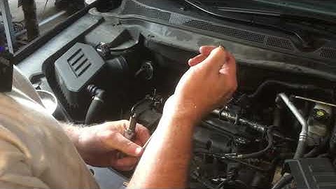 Quick Tip 3 - Stuck Spark Plug Socket opt