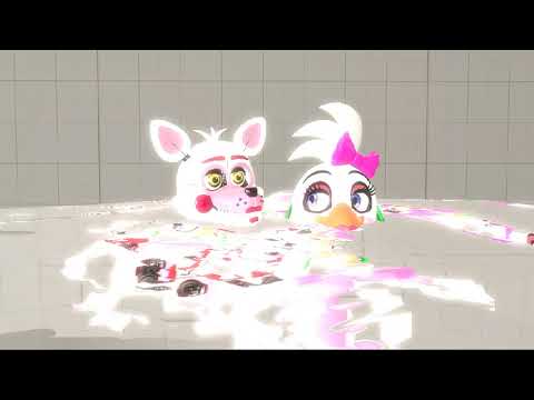 FUNTIME FOXY AND GLAMROCK CHICA FARTS IN THE WATER