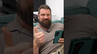 This is how I write professional emails wherever I am 💪🏼 (The Dutch Giant)