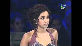 Sahiti g cracks the stage with her performance on a difficult 'o sajna
barkha bahar aai' and takes everyone 50 years back to 1960s classic
mood. x factor ind...