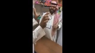 البلدية جات تبي تسكر محله 😱 شف وش سوا فيهم و سامحوه 😂😂 || والله عرف كيف يصرفهم 😂