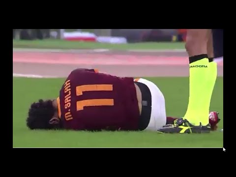 لحظة اصابة محمد صلاح فى مبارة روما  لاتسيو 8 11 2015