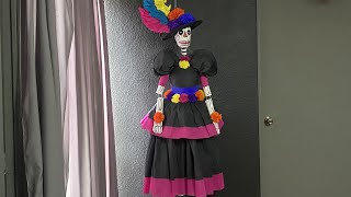 Cómo vestir una catrina con papel crepe