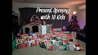 Present Opening With 10 Kids 2017