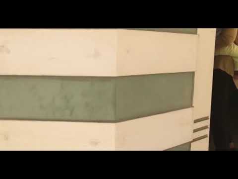 المواطنيين يدخلون بيت علي عثمان محمد طه