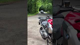 Oude vervallen vakwerk boerderij Nordbecks Mühle , BMW R1200GS