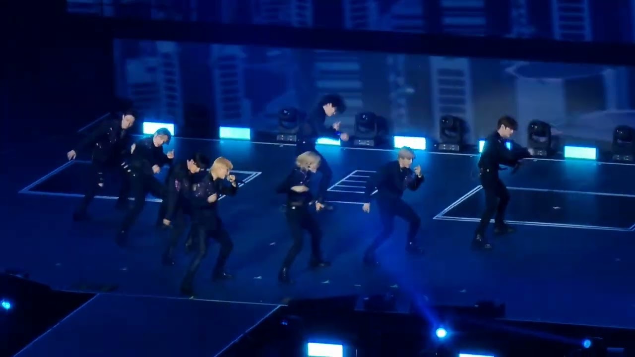 Stray kids 2023 concert - Sydney (intro + maniac)