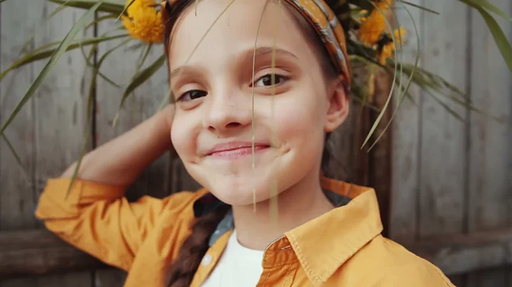 2022 UW 2022 Campaign Video no chair (Audio Descriptive)